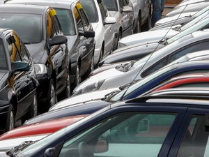 Venda de carros aumenta quase 40% em julho na capital