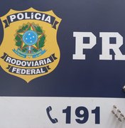 PRF encontra revólver e munições em porta malas de carro e prende condutor por porte ilegal