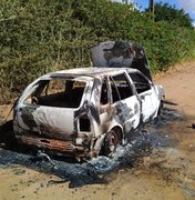 [Atualização] Veículo é incendiado no bairro Planalto, em Arapiraca