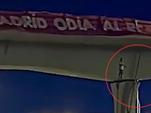 Quatro suspeitos de prender boneco de Vini Jr em ponte de Madrid são presos na Espanha