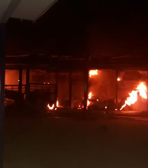 Incêndio atinge escola municipal na cidade de Branquinha