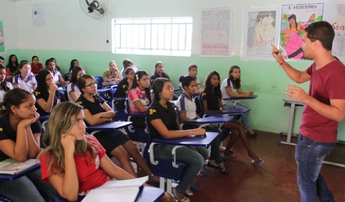 Governo de Alagoas garante piso salarial a professores instituído pelo MEC