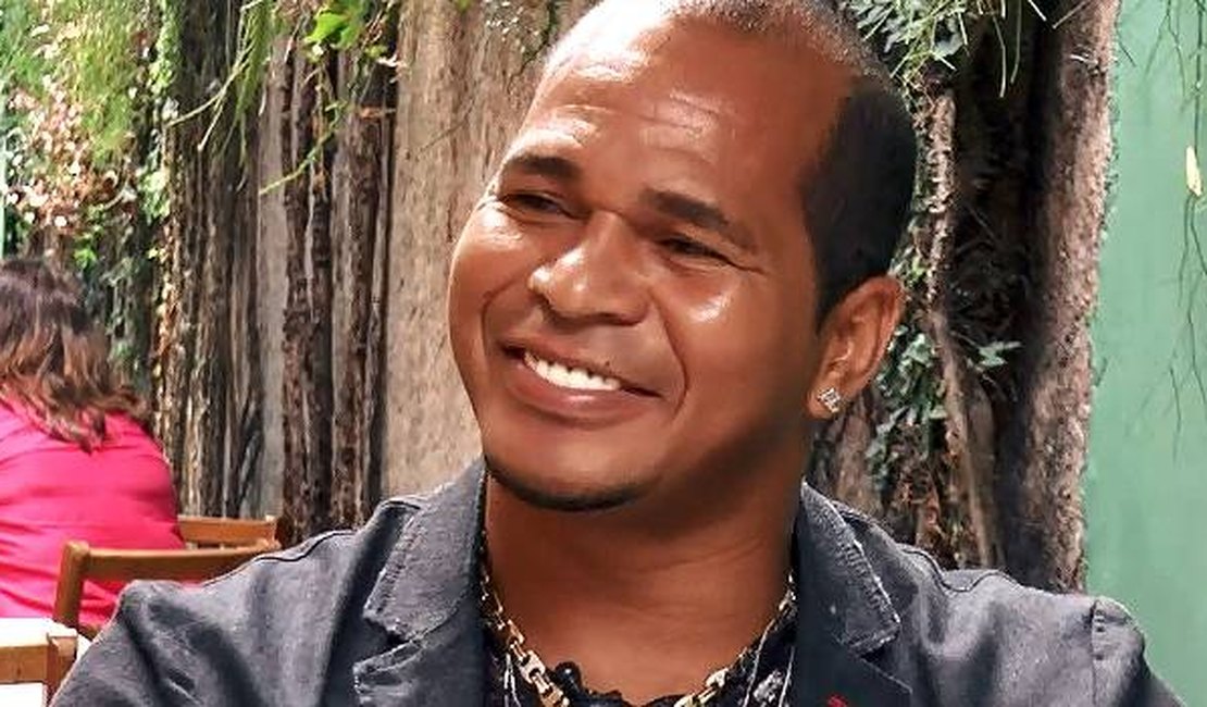 [VÍDEO] Aloísio Chulapa se diverte com convidados especiais na celebração do seu aniversário