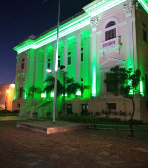 Abril Verde: Associação Comercial ganha iluminação especial