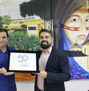 Uneal lança selo comemorativo de 50 anos de história na educação de Alagoas