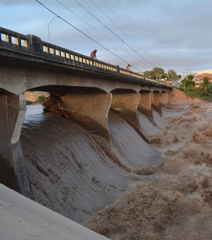 PRF informa que não há previsão de liberação da ponte do rio Camoxinga, em Santana do Ipanema