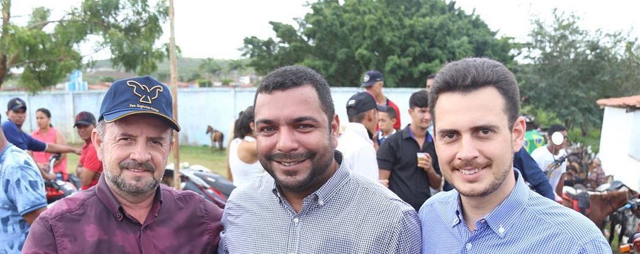 Reeleição de deputados é comemorada por pré-candidato a prefeito de Penedo