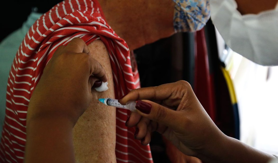 Garis e Catadores começam a ser vacinados hoje em Maceió