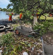 Ação da prefeitura retira 50 toneladas de lixo na orla lagunar, no Vergel do Lago