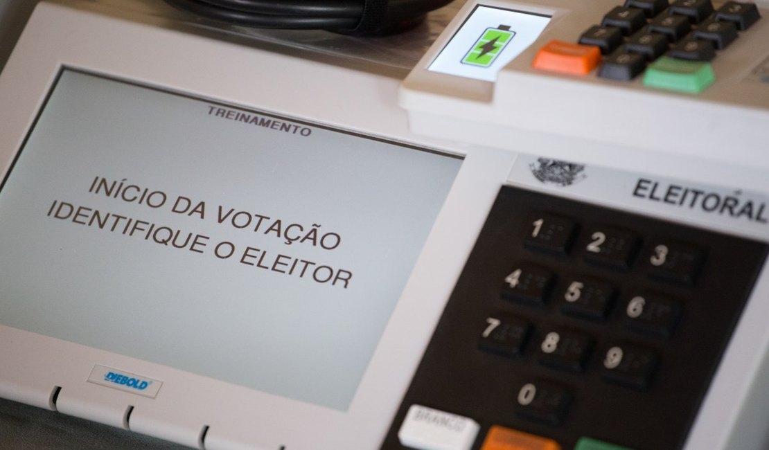 Duas urnas eletrônicas são trocadas na zona rural de Arapiraca após defeito