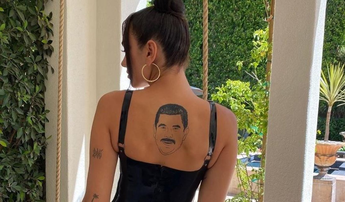 Dua Lipa mostra 'tatuagem nova', e fãs brasileiros veem Ratinho no desenho
