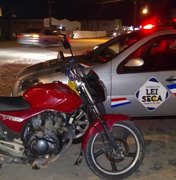 Lei Seca: Dois adolescente são preso com revólver e moto roubada
