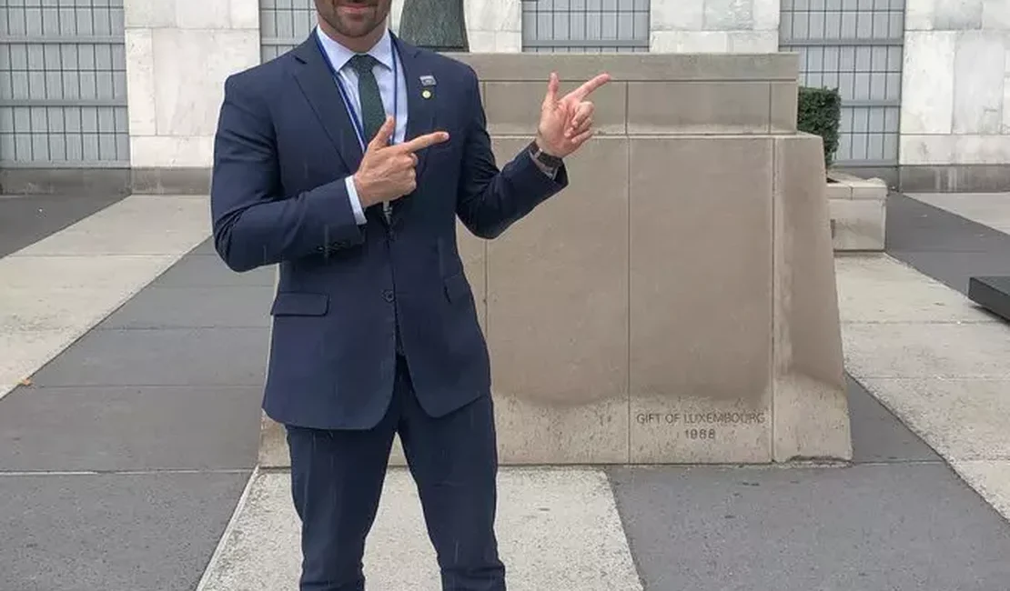 Ala bivarista do PSL quer suspender Eduardo Bolsonaro