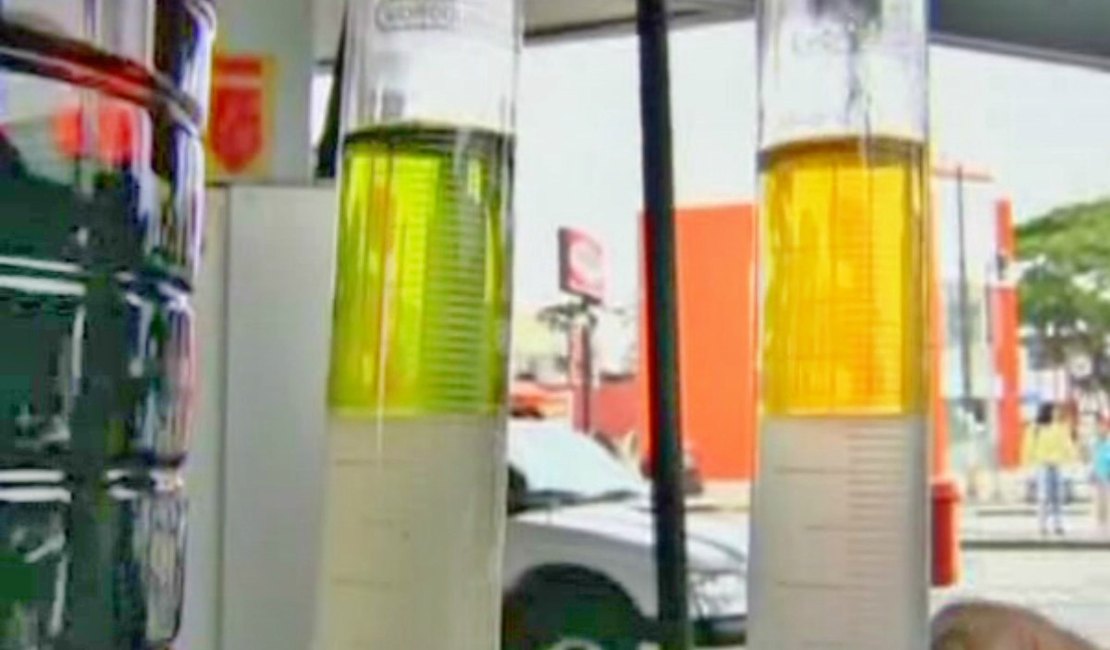 Gasolina usada em postos de Arapiraca é 'aprovada' pelo Procon