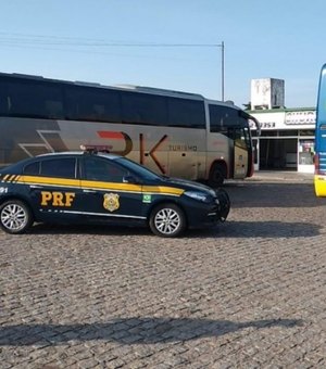 PRF e ANTT apreende dois ônibus por transporte clandestino na cidade de São Sebastião