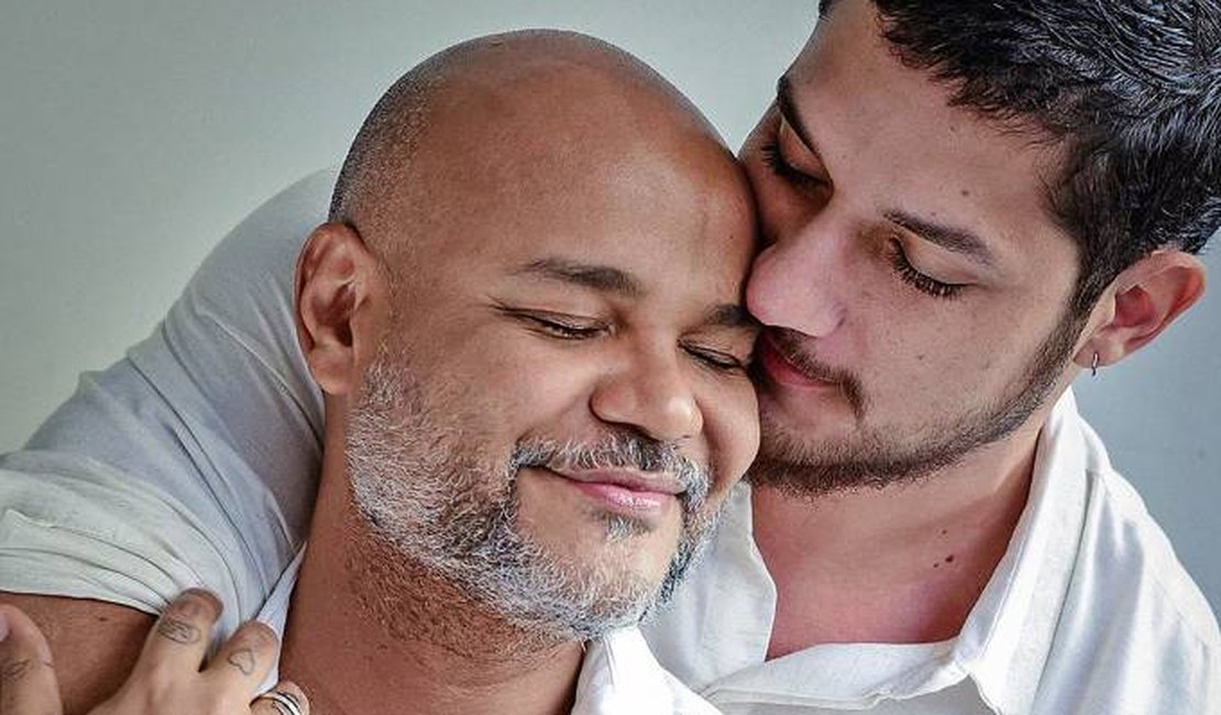 Em ato de coragem, Alê de Souza conta ser HIV positivo em dia do casamento