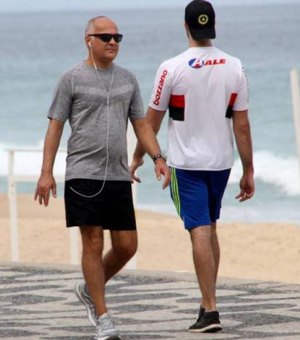 Diretor da Globo é flagrado descumprindo quarentena em praia