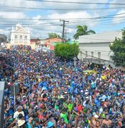 Bloco Tudo Azul mantém tradição e reúne milhares de foliões pelas ruas de Murici