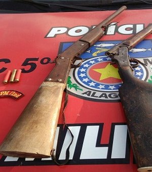 Jovem é preso com duas espingardas e munições em Marechal Deodoro