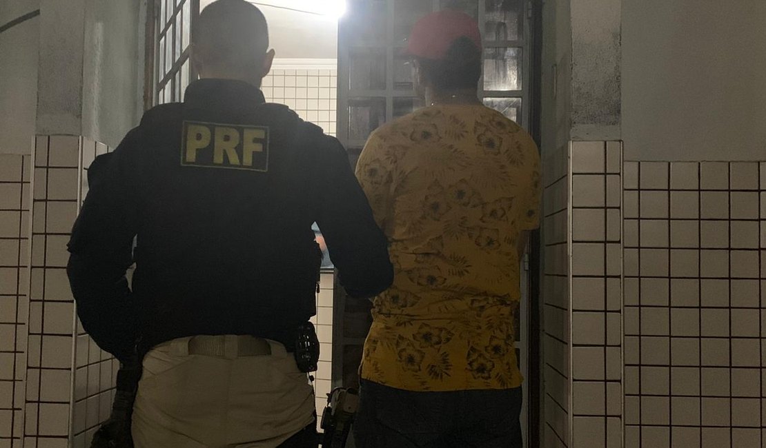 PRF prende condutor com 55 comprimidos de droga sintética em São Miguel dos Campos