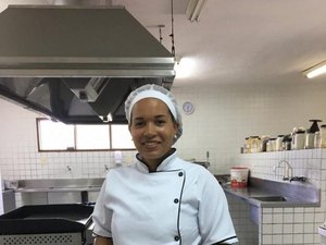 Educação profissional transforma vida de diarista no Passo de Camaragibe