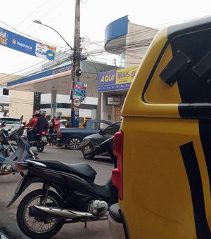 Colisão entre carro e moto é registrada em Arapiraca
