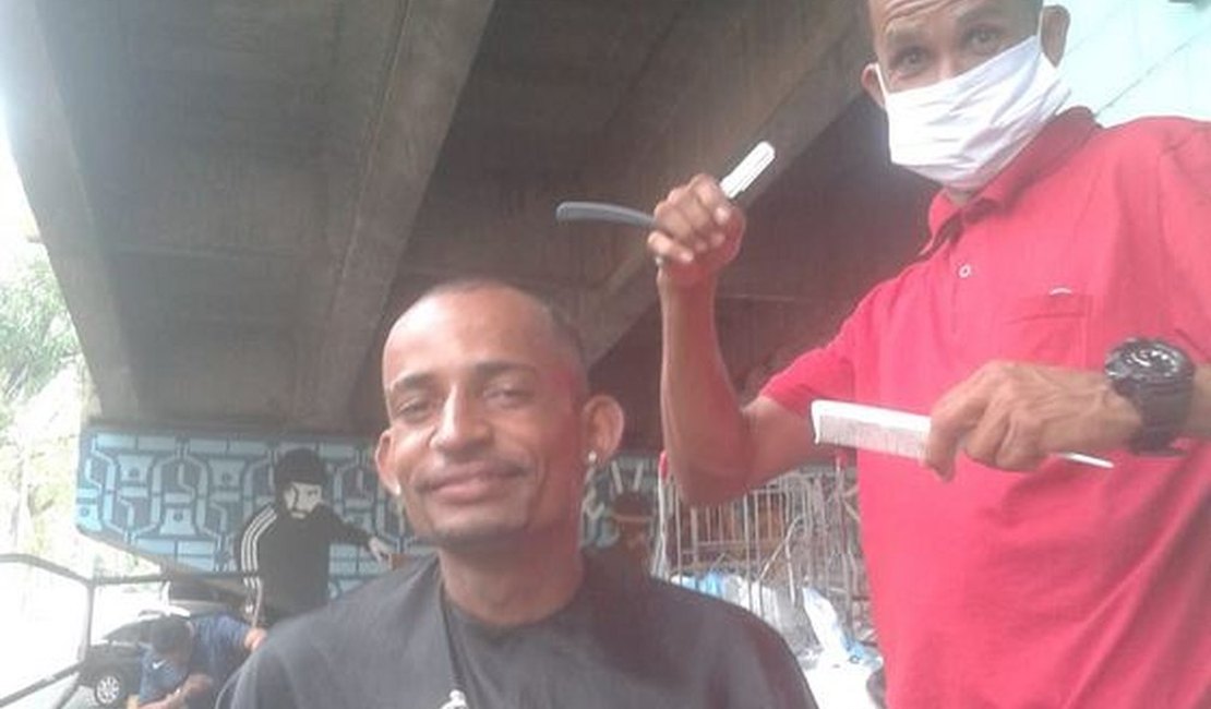 Ex-detento descobre talento como barbeiro e vai ganhar festa de formatura debaixo de viaduto em BH