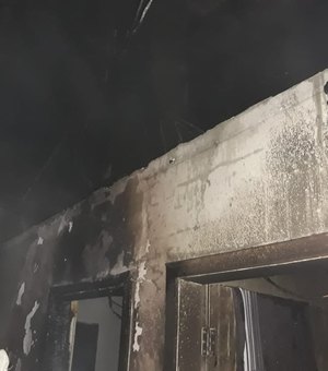 Homem é socorrido após inalar fumaça durante incêndio em São José da Laje