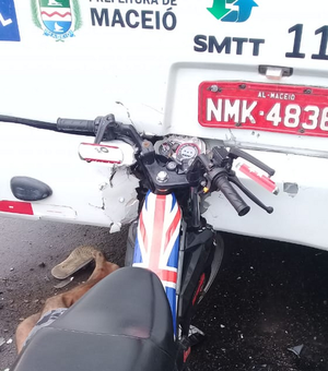 Motociclista fica ferido em acidente com ônibus na avenida Leste-Oeste