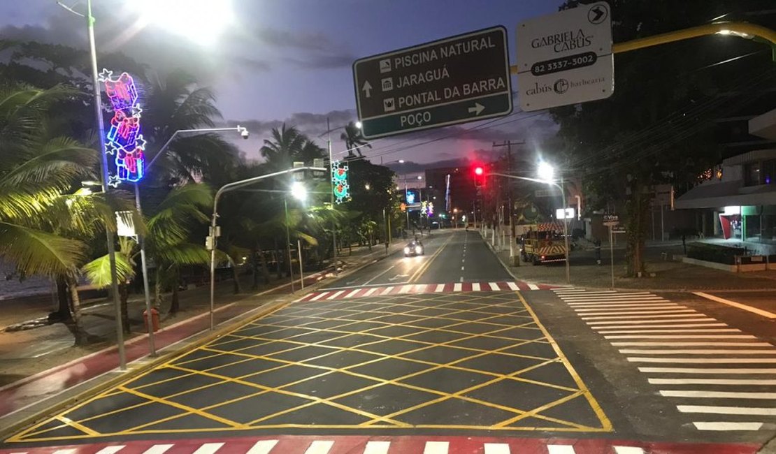 Idosa é atropelada por ônibus na orla da Ponta Verde, em Maceió