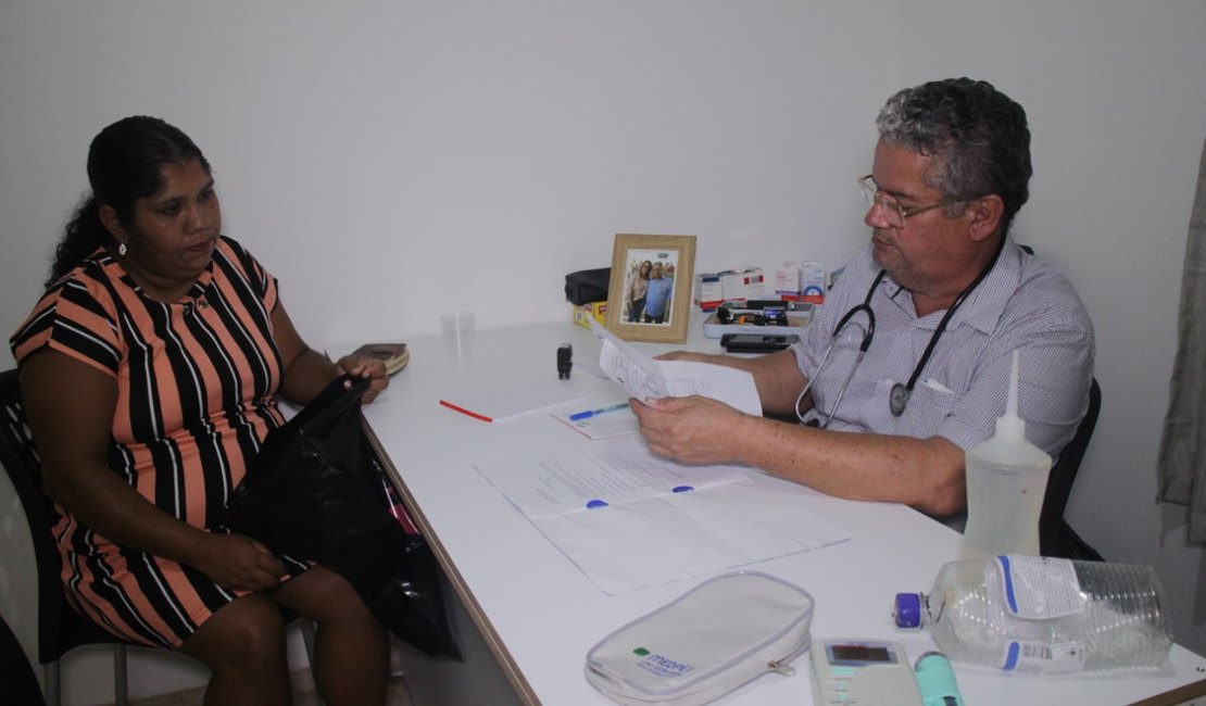 Lauro Fonseca inaugura clínica popular e comemora aniversário ao lado dos canoenses