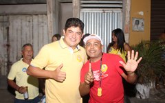 David Pedrosa (camisa amarela) e o apoiador Batatinha