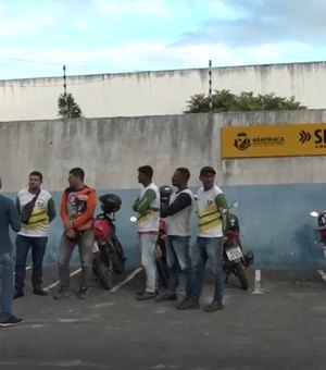 [Vídeo] Mototaxistas 'clandestinos' pedem explicações à SMTT sobre edital para credenciamento aberto em abril