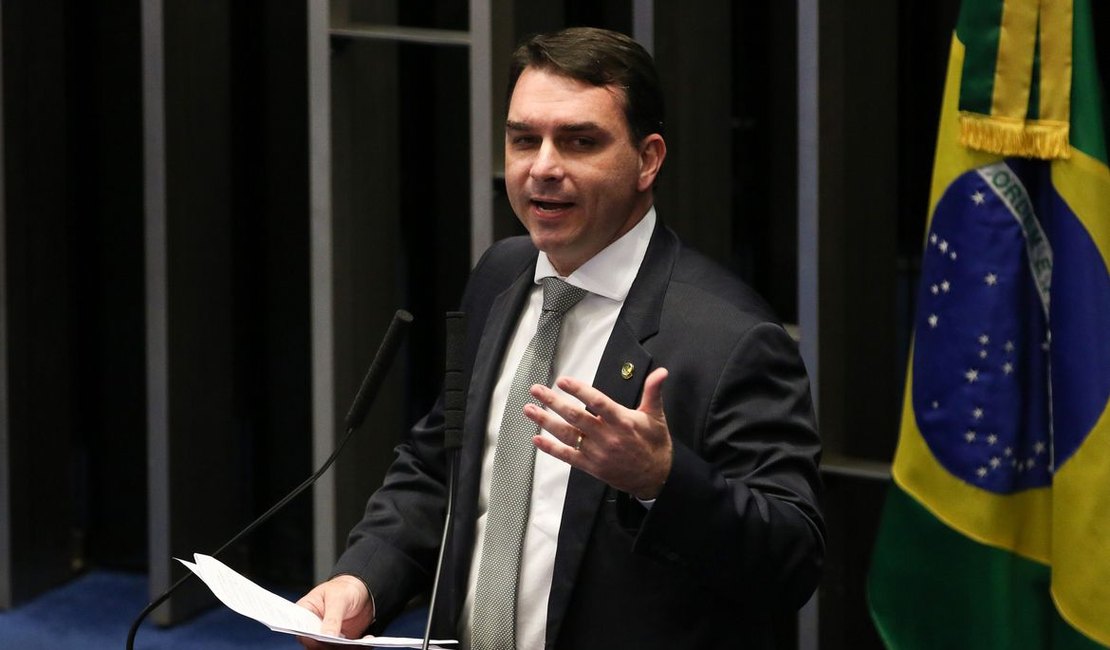 MP acusa Flávio de comprar apartamento com dinheiro ilegal, diz jornal