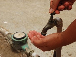 Cinco municípios do Agreste ficam sem água nesta segunda-feira (13)