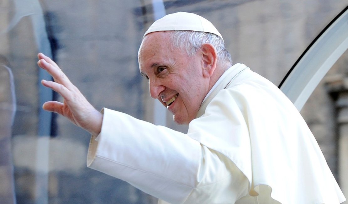 Papa Francisco fica preso em elevador do Vaticano por 25 minutos