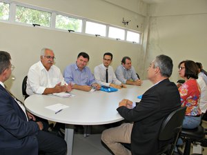Em reunião, Rogério Teófilo afirma que pretende construir UPA em Arapiraca