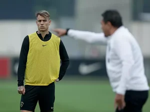 Luxemburgo promete 'dura' em Róger Guedes, mas projeta atacante do Corinthians na Seleção