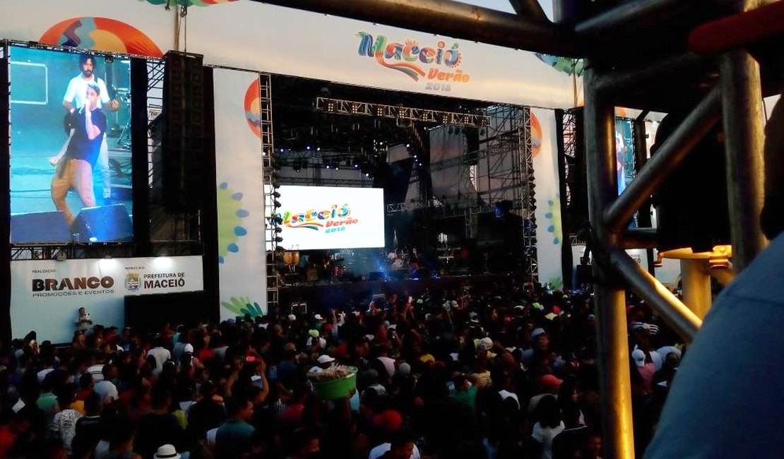 Ambulantes comemoram vendas no Maceió Verão
