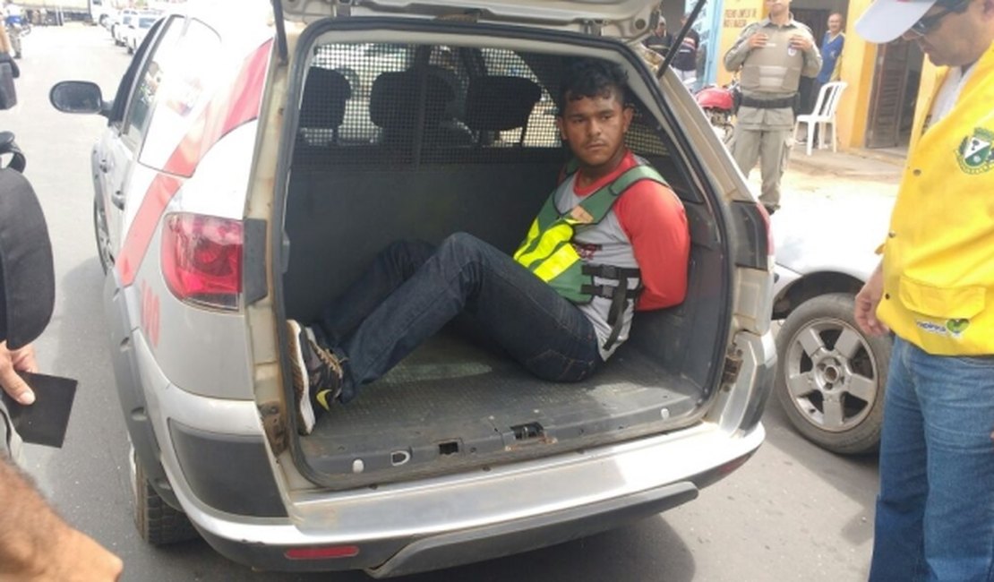 Mototaxista clandestino fura bloqueio de blitz e é preso após perseguição policial
