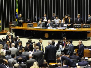 Câmara instala novas comissões para discutir reforma política