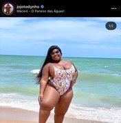 Jojo Todynho posa de maiô em praia de Maceió e ganha elogios nas redes sociais