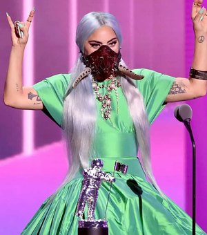 Lady Gaga se apresenta com nome real e faz música sobre eleições nos EUA