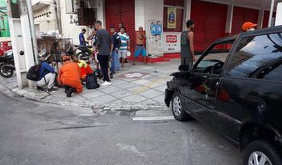 Motociclista fica ferido em colisão com carro na Avenida João Davino