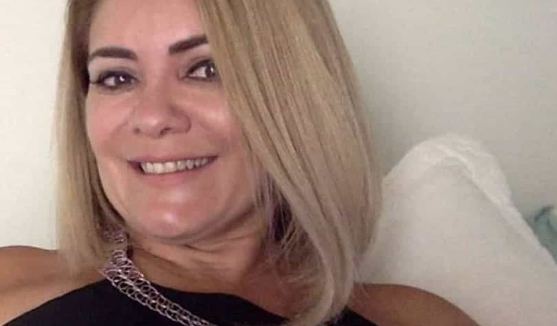Ex-mulher de Bolsonaro pagou parte de 14 imóveis em dinheiro vivo