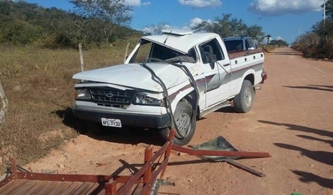 Capotamento de veículo deixa 25 pessoas feridas no Sertão
