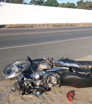 Motorista morre ao parar na AL-110 para ajudar motociclista