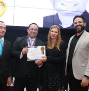 Luciano Barbosa recebe Comenda de Mérito Educativo Alagoano