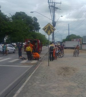 Acidente entre carro e moto deixa dois feridos na  Av. Durval de Góes Monteiro