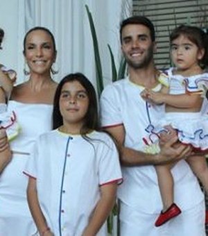 Ivete Sangalo posta vídeos das filhas gêmeas e seguidores se derretem: “Lindas”